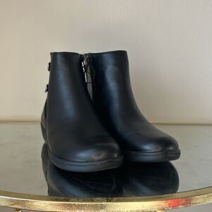 Indigo Rd.‎ Women's Beige Western Boots Size 5.5 Faux Leather